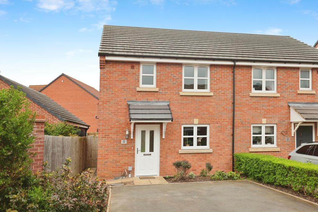 3 bedroom semidetached house for sale in Horseshoe Crescent