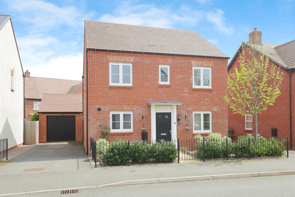 4 bedroom detached house for sale in Spearhead Road, BidfordonAvon