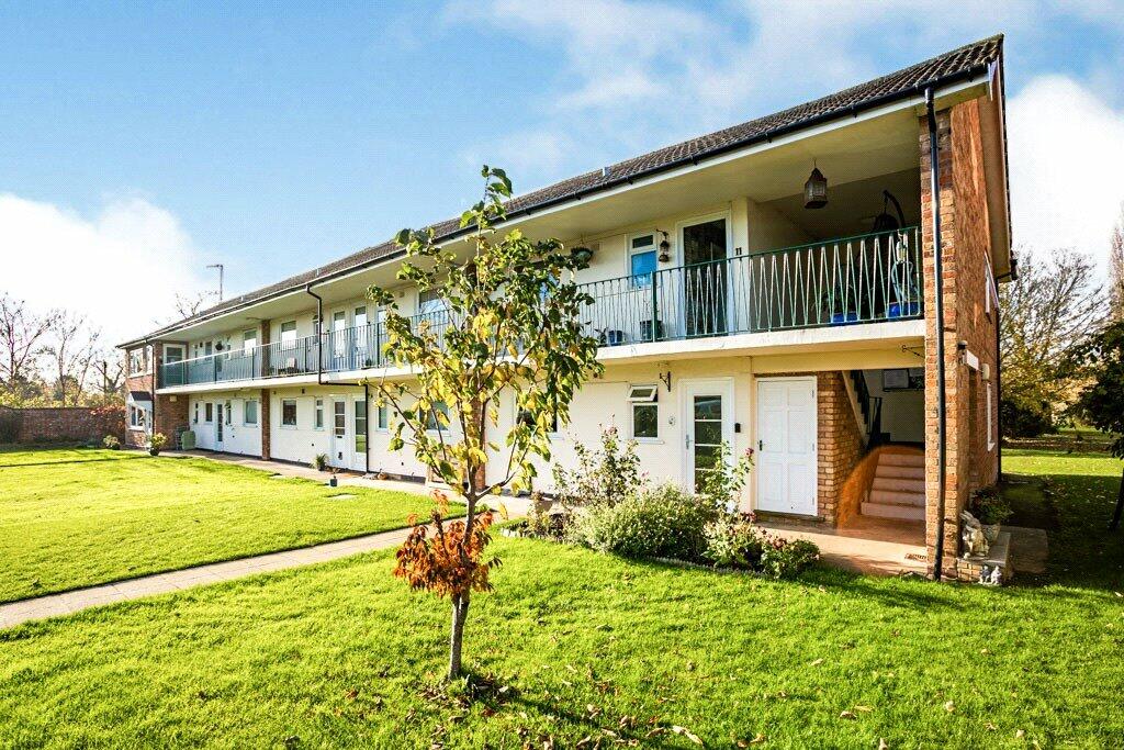 1 bedroom flat for sale in Avonhurst, Dark Lane, Tiddington