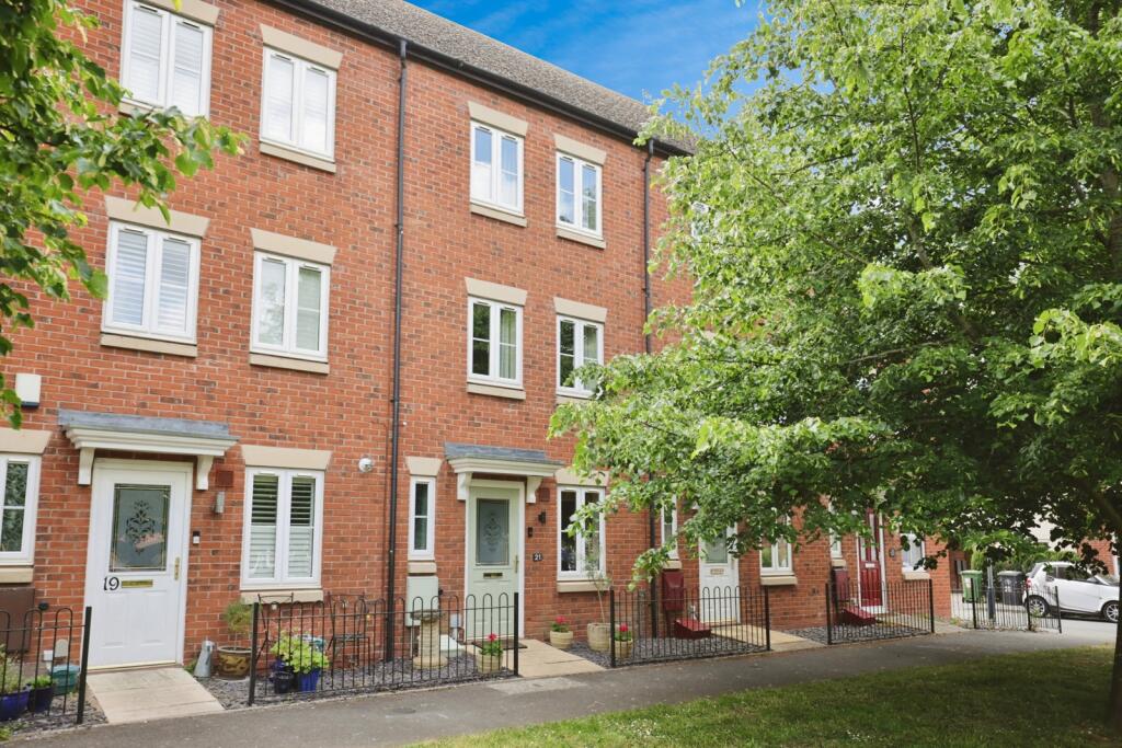 4 bedroom terraced house