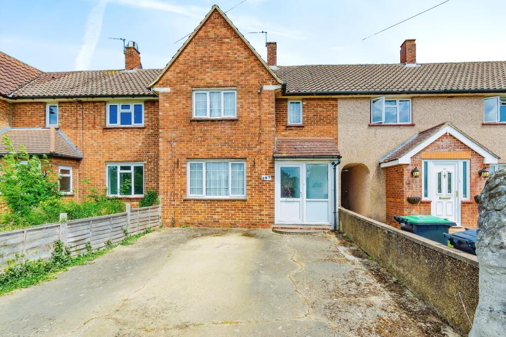 2 bedroom terraced house for sale in King Henrys Drive, New Addington