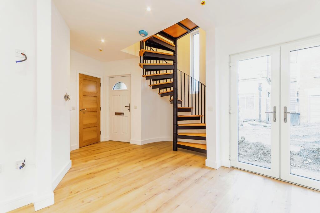 Additional property image - Goschen Mews, Addington Road, South Croydon, CR2