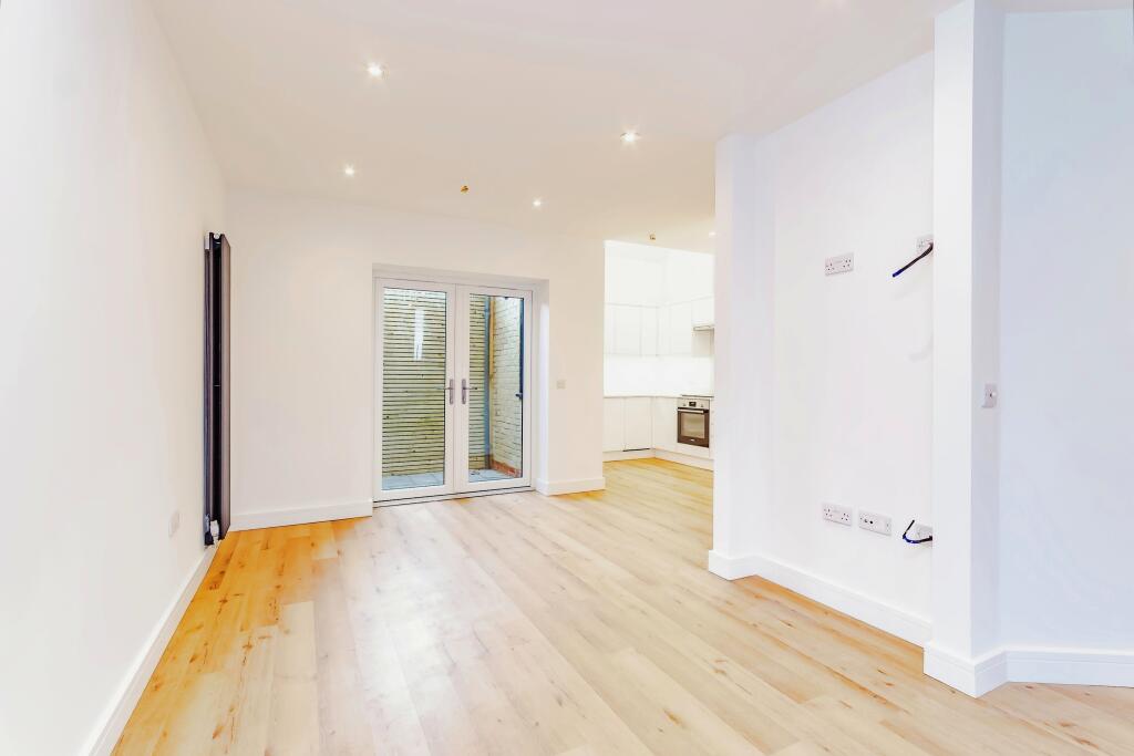 Additional property image - Goschen Mews, Addington Road, South Croydon, CR2