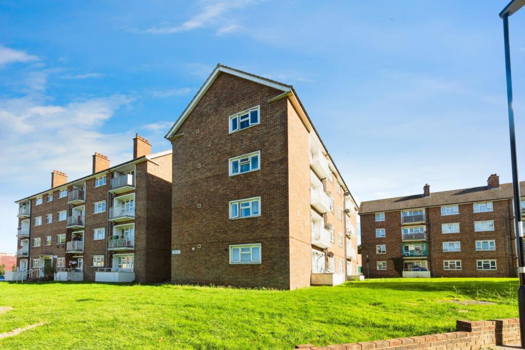 Main image of property: Lodge Lane, New Addington, Croydon, CR0