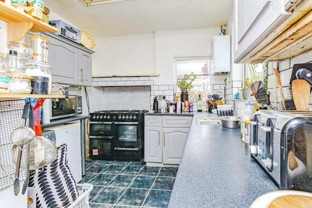 3 bedroom semidetached house for sale in Stoneleigh Park Avenue