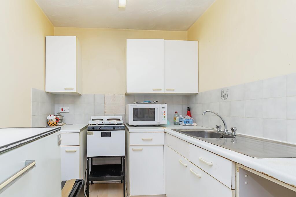Studio flat for sale in Rectory Road, Beckenham, BR3