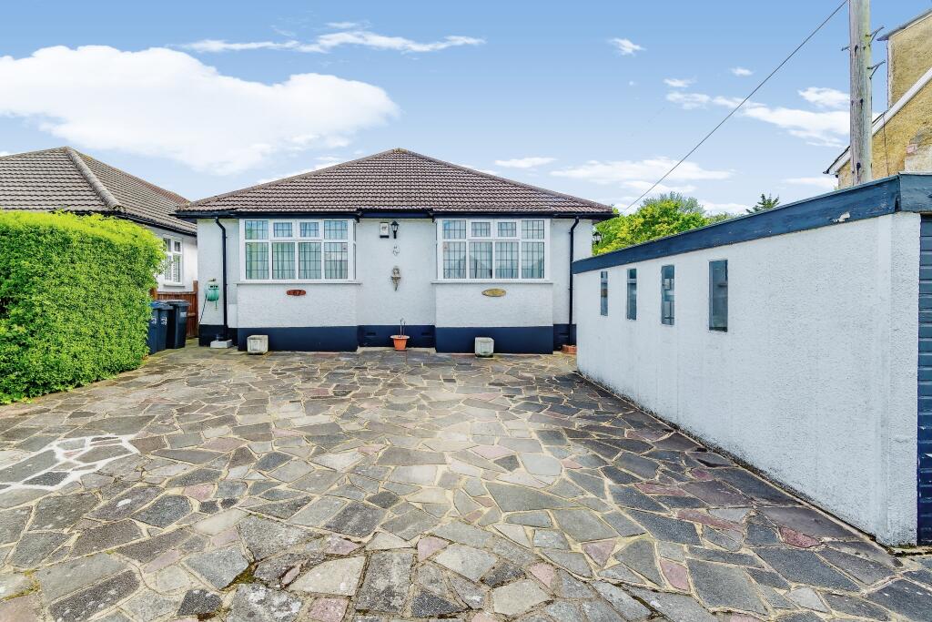 2 bedroom bungalow for sale in Woodmere Avenue, Shirley, Croydon