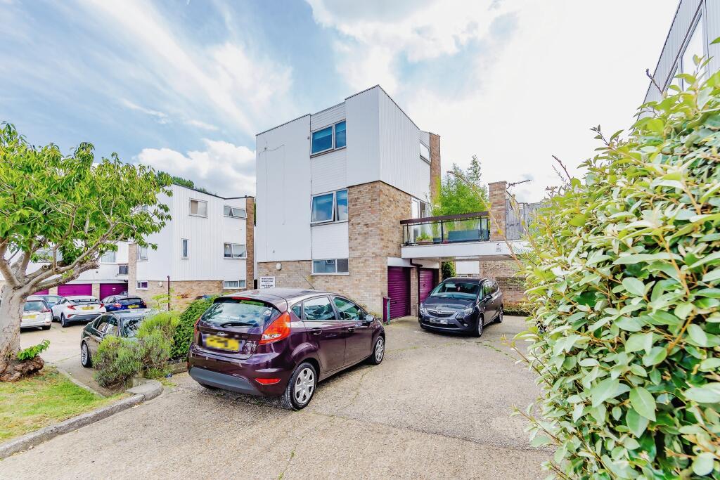 2 bedroom house for sale in Regency Walk, Croydon, CR0