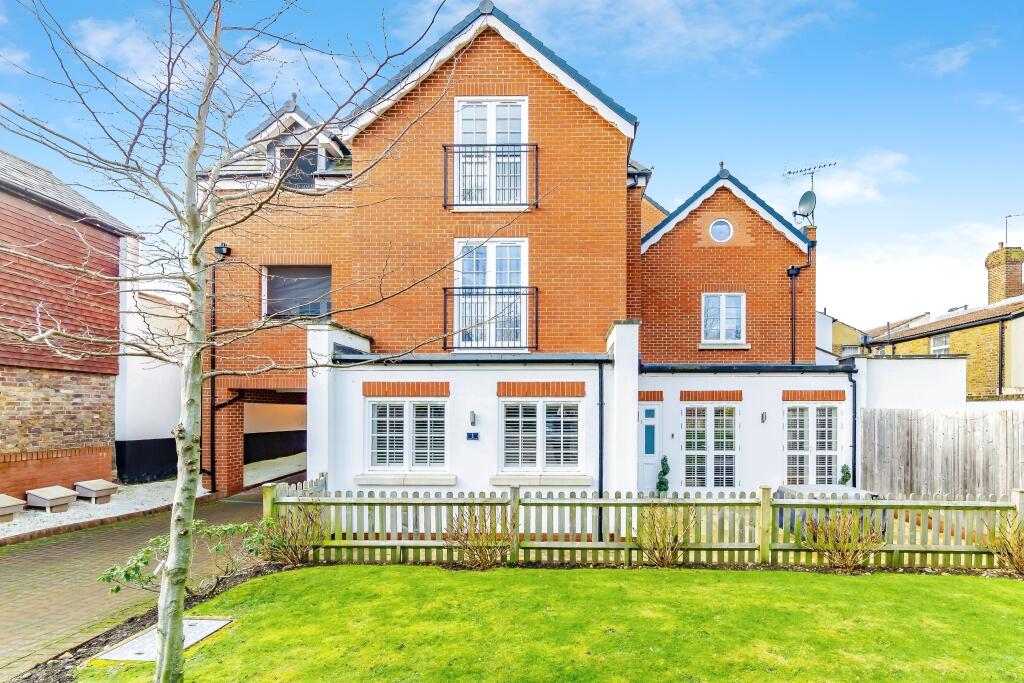 2 bedroom flat for sale in Upper Shirley Road, Croydon, CR0