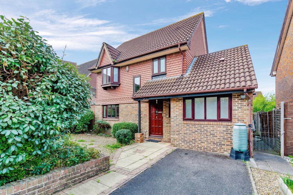3 bedroom detached house for sale in Lupin Close, Shirley, Croydon, CR0