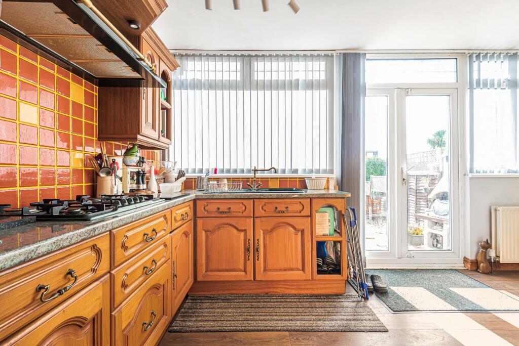 3 bedroom semidetached house for sale in Herlwyn Avenue, Ruislip