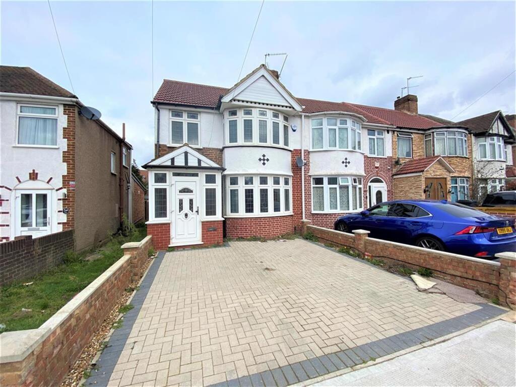 Main image of property: Glamis Crescent, Hayes, Middlesex, UB3 1QB