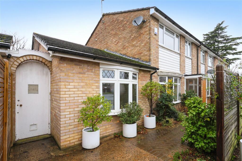 4 bedroom semidetached house for sale in Betts Way, Long Ditton