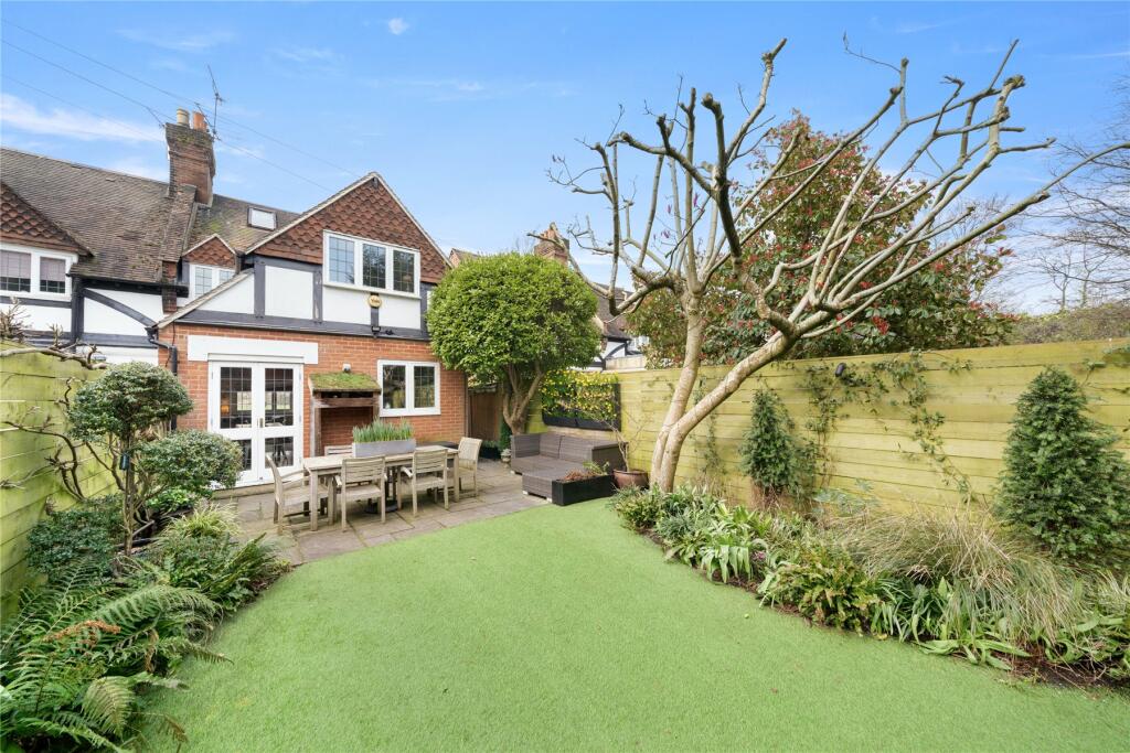 3 bedroom semidetached house for sale in Lower Green Road, Esher