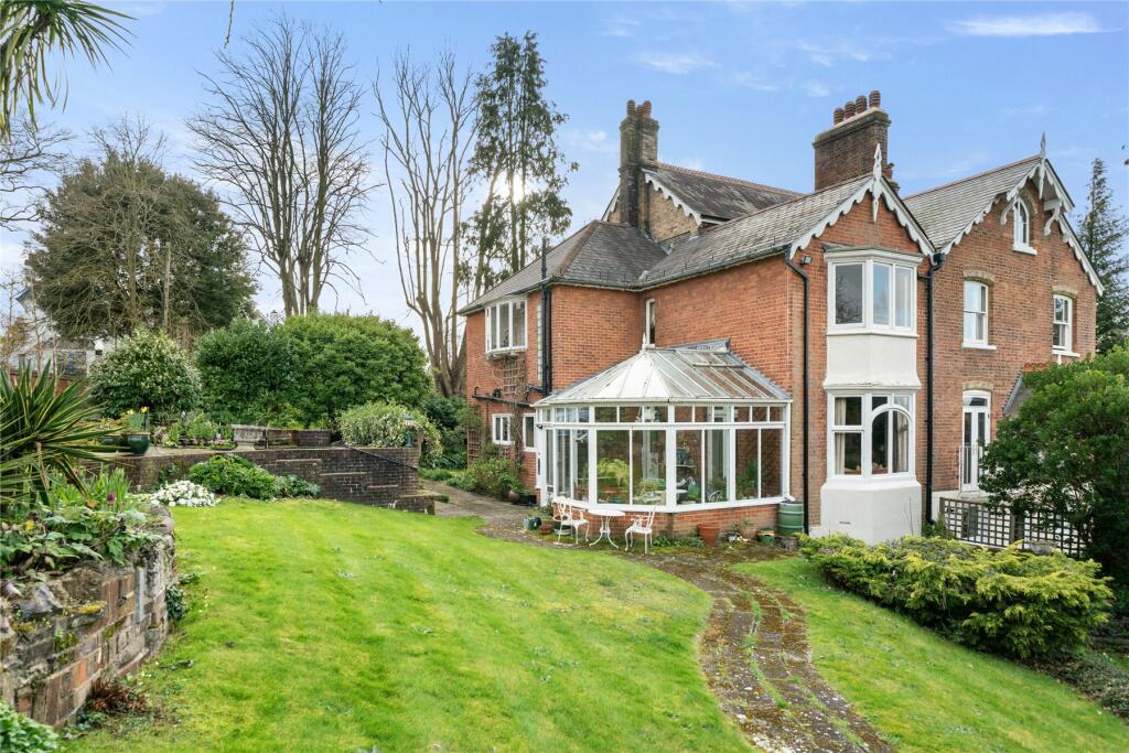 2 bedroom semidetached house for sale in Claremont Avenue, Esher