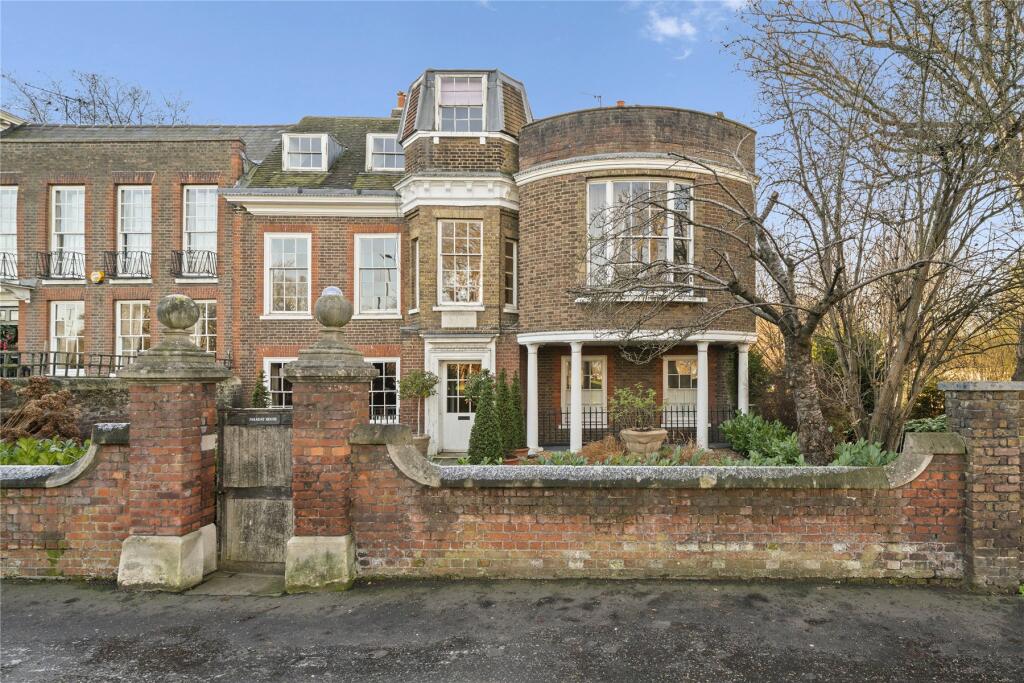 Main image of property: Hampton Court Road, East Molesey, KT8