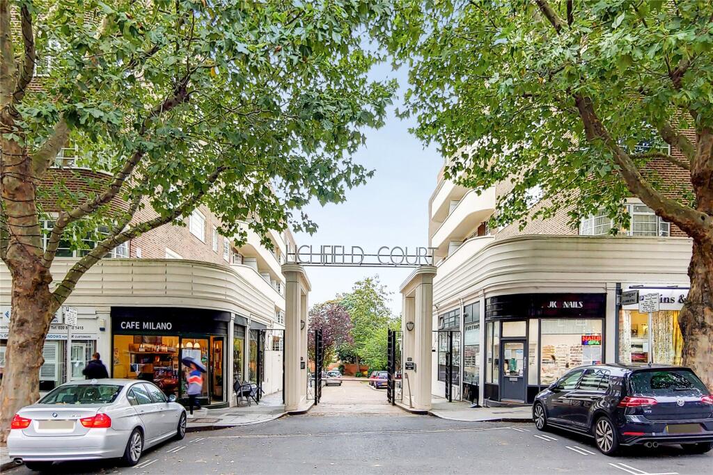 Main image of property: Sheen Road, Richmond, TW9