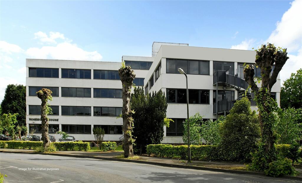 2 bedroom flat for sale in Rosemount Avenue, West Byfleet, KT14