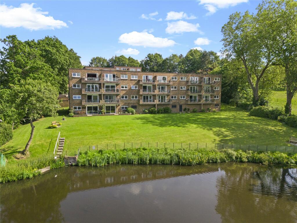 2 bedroom flat for sale in Farington Acres, Vale Road, Weybridge