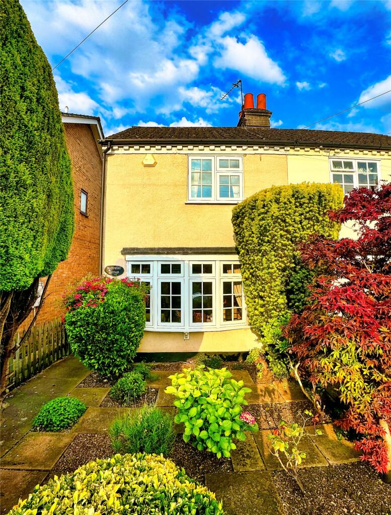 2 bedroom semidetached house for sale in Green Lane, Hersham, Walton