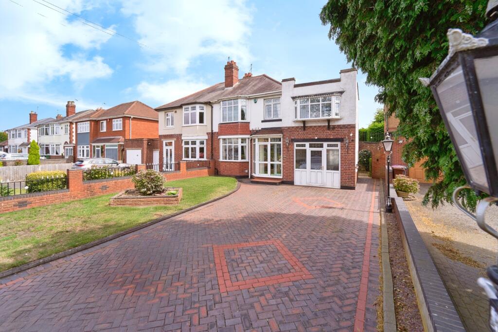 Main image of property: Broad Lane South, Wolverhampton, WV11
