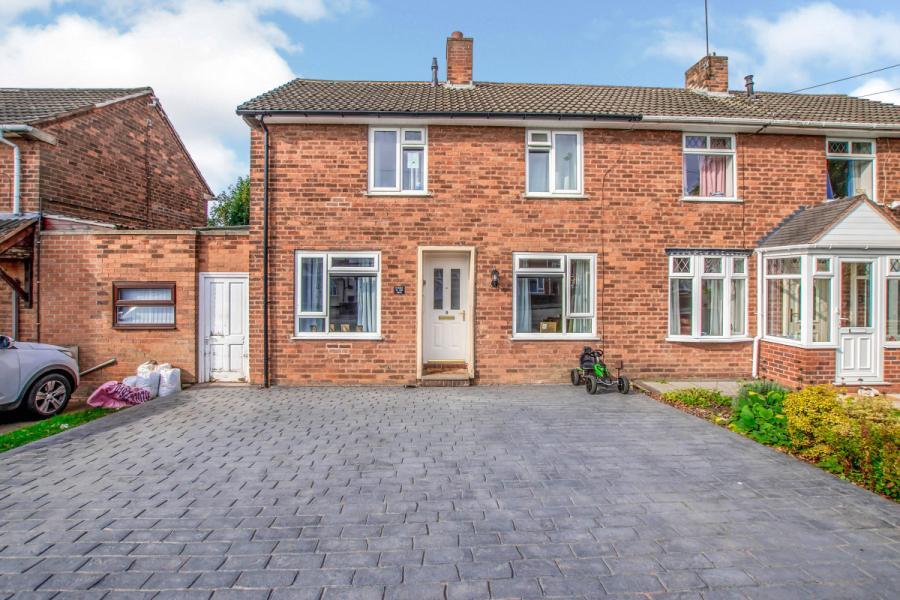 4 bedroom semidetached house for sale in Ewart Road, Walsall, West Midlands, WS2
