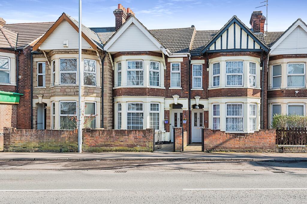 3 bedroom terraced house for sale in Ampthill Road, Bedford