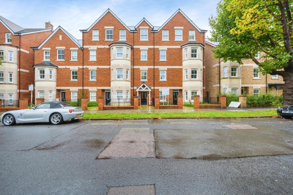 Main image of property: Warwick Avenue, Bedford, Bedfordshire, MK40