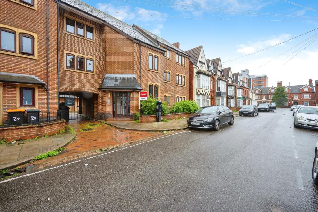 1 bedroom flat for sale in Grafton Road, Bedford, Bedfordshire, MK40