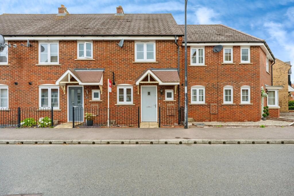 2 bedroom terraced house for sale in Brooklands Avenue, BEDFORD