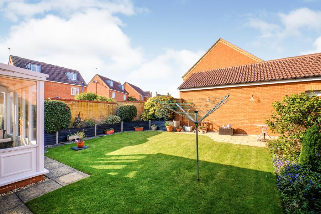 4 bedroom detached house for sale in The Glebe, Clapham, Bedford, Bedfordshire, MK41