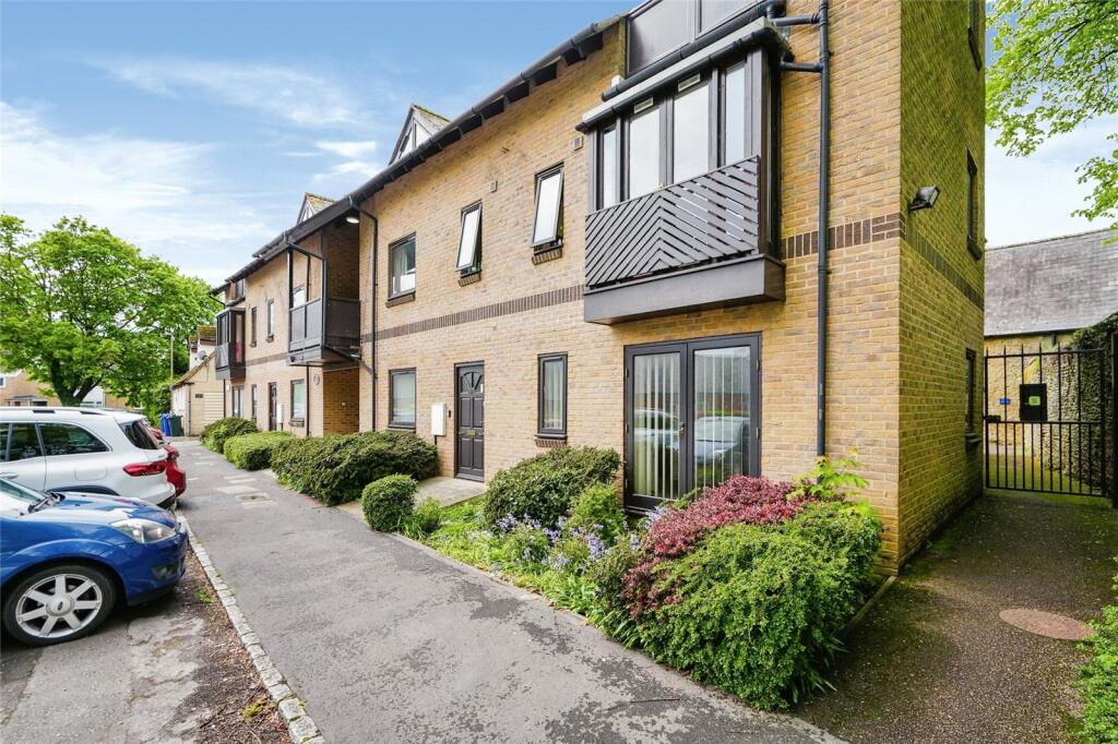 1 bedroom flat for sale in Old Place Yard, Bicester, Oxfordshire, OX26