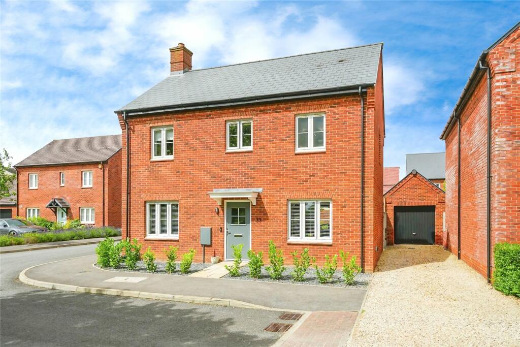 4 bedroom detached house for sale in Williams Road, Upper Heyford