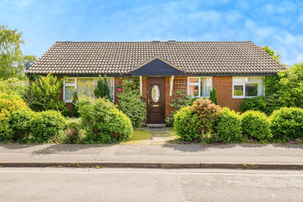 Main image of property: Windmill Avenue, Bicester, Oxfordshire, OX26