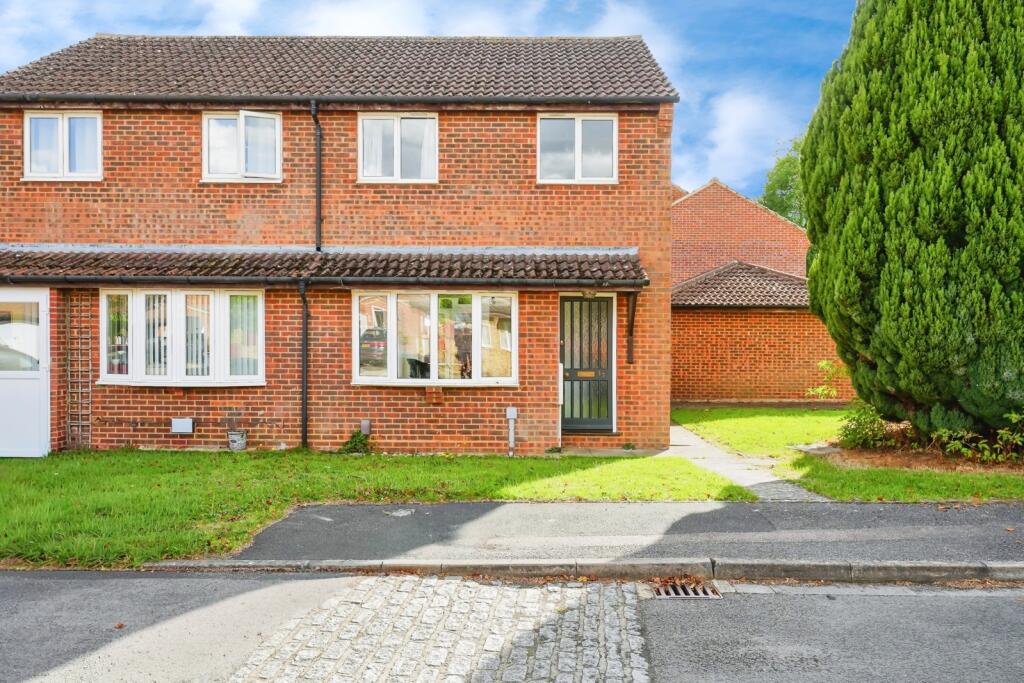 Main image of property: Wensum Crescent, BICESTER, Oxfordshire, OX26