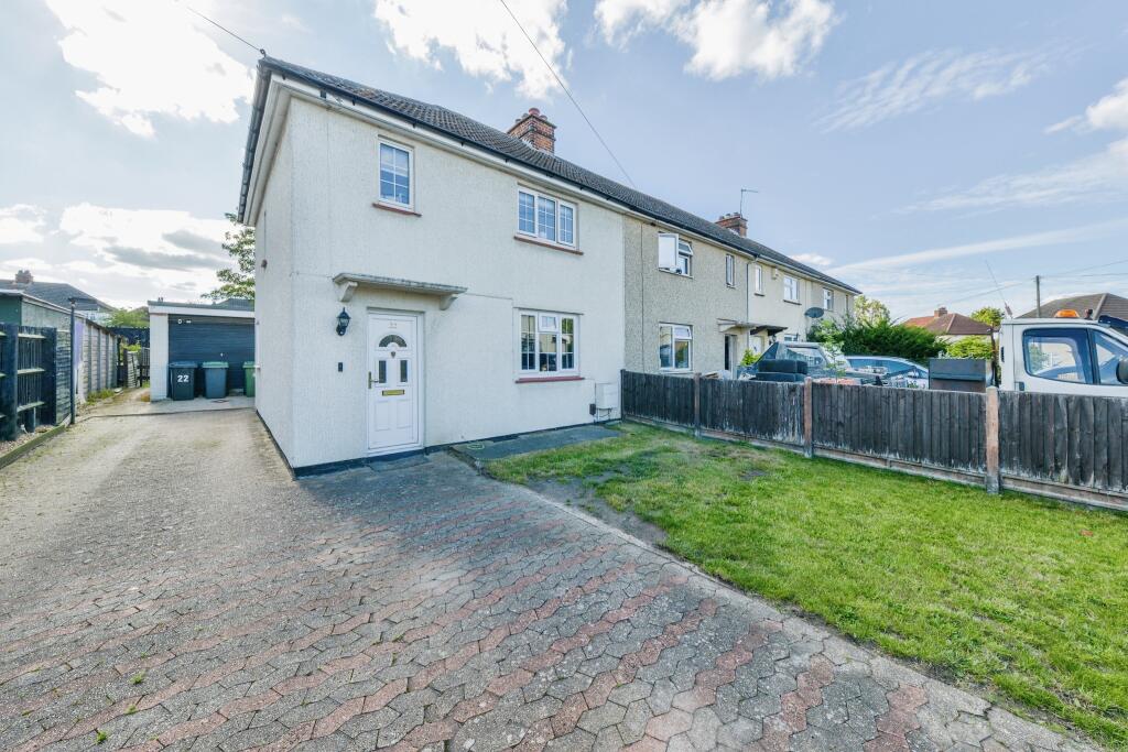 3 bedroom end of terrace house for sale in Lindsell Crescent