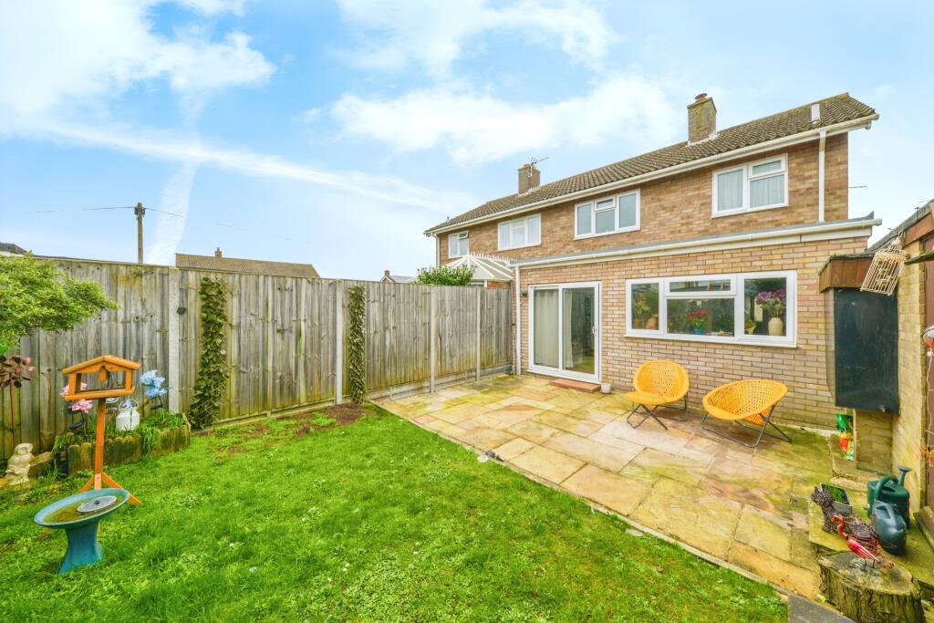 3 bedroom semidetached house for sale in Northfield Close, Gamlingay