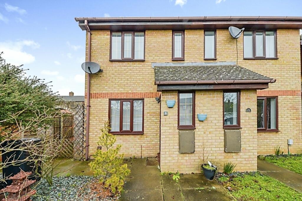 2 bedroom end of terrace house for sale in Pentland Close, Sandy, SG19