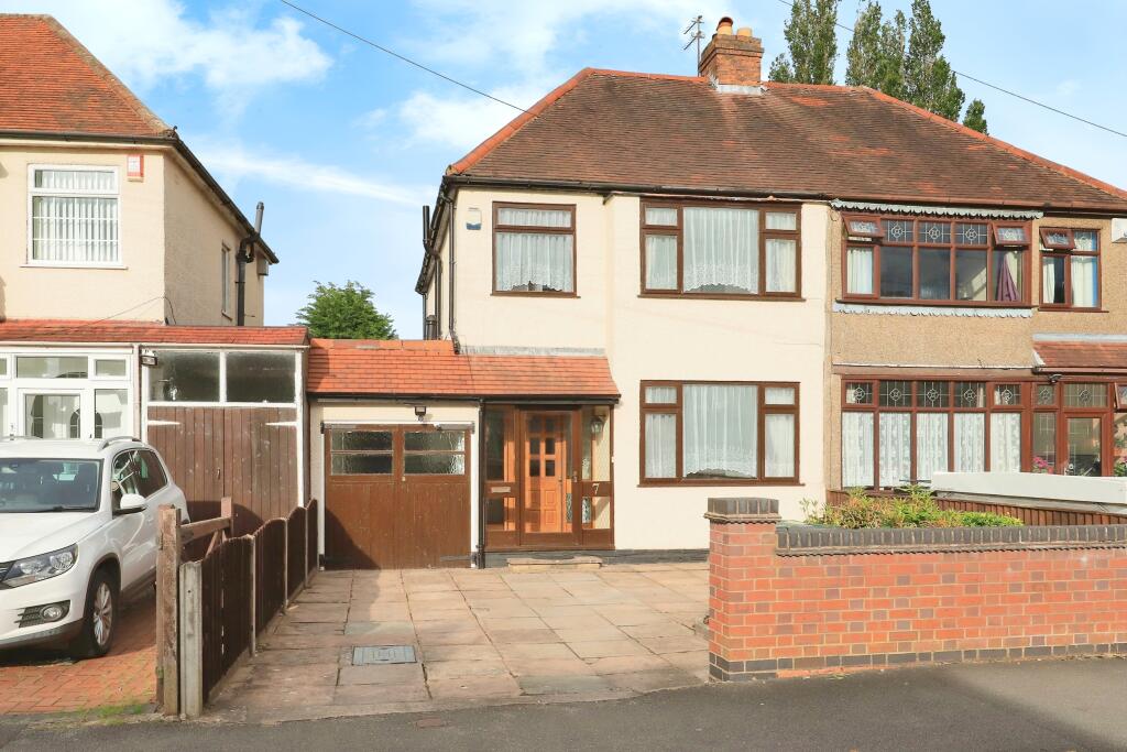 3 bedroom semidetached house for sale in Chester Avenue, Claregate