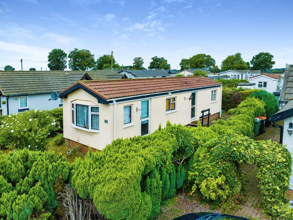 1 bedroom mobile home for sale in The Grove, Woodside Park Homes, Woodside, Luton, LU1