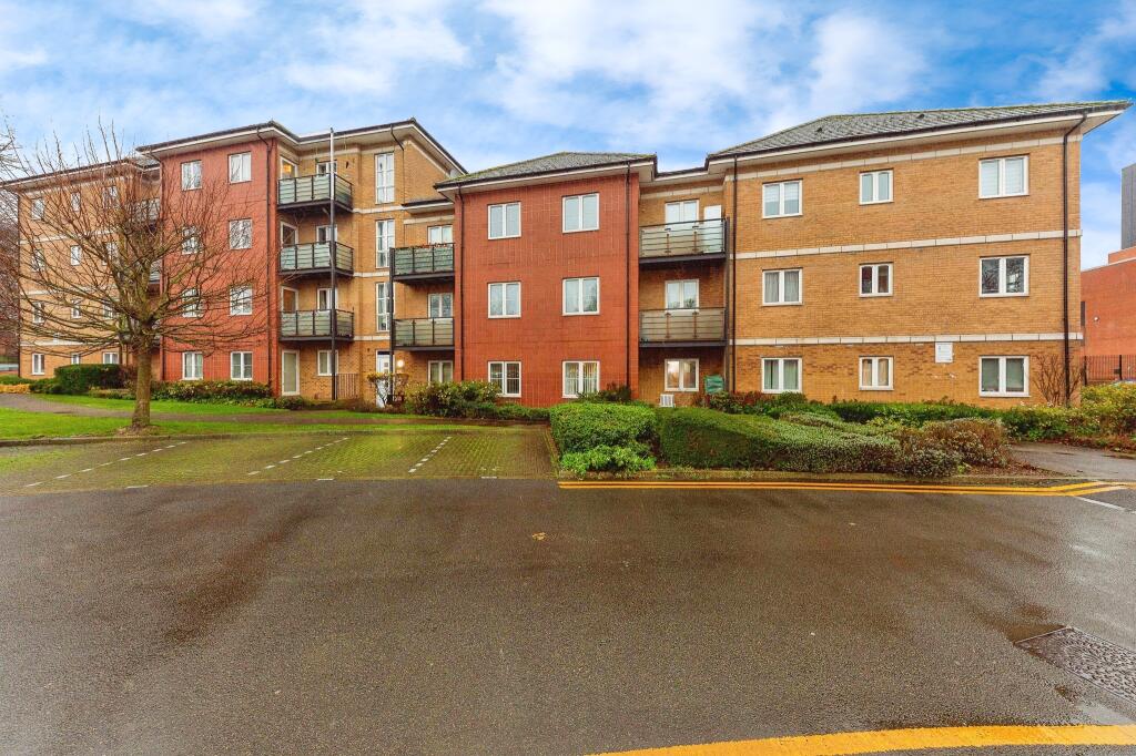 1 bedroom flat for sale in The Parklands, Dunstable, Bedfordshire, LU5