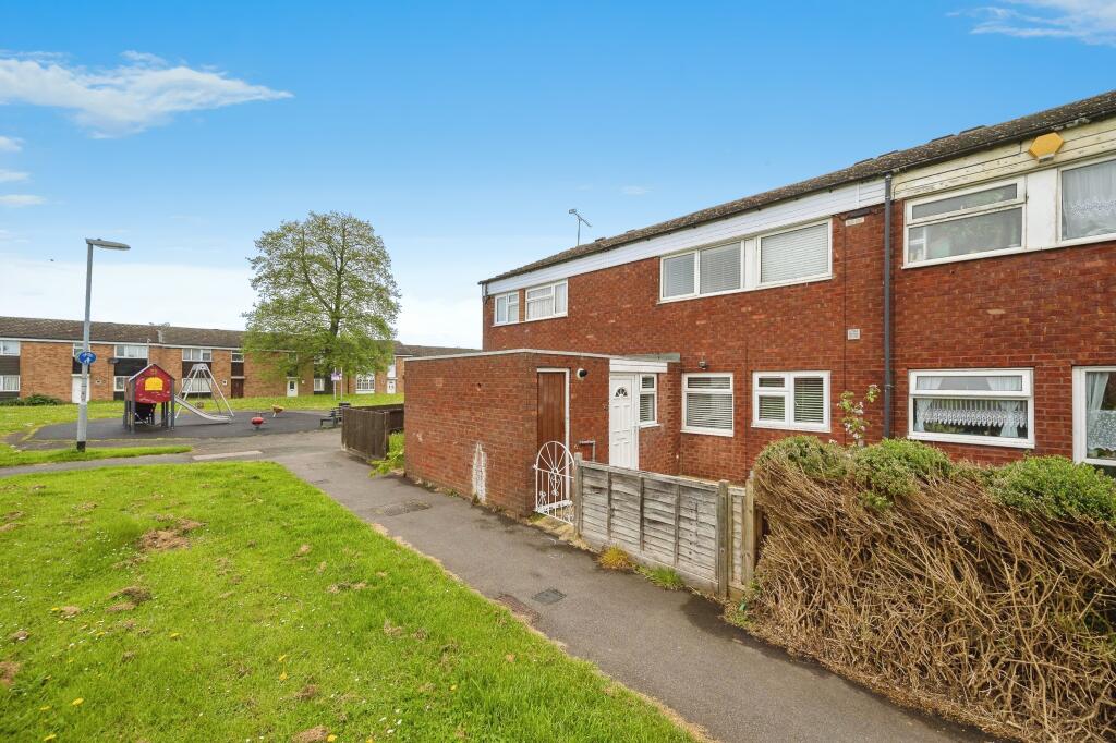 3 bedroom terraced house for sale in Enfield Close, Houghton Regis