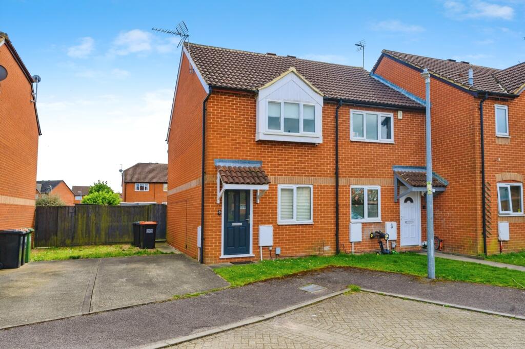 Main image of property: Evans Close, Houghton Regis, Dunstable, Bedfordshire, LU5