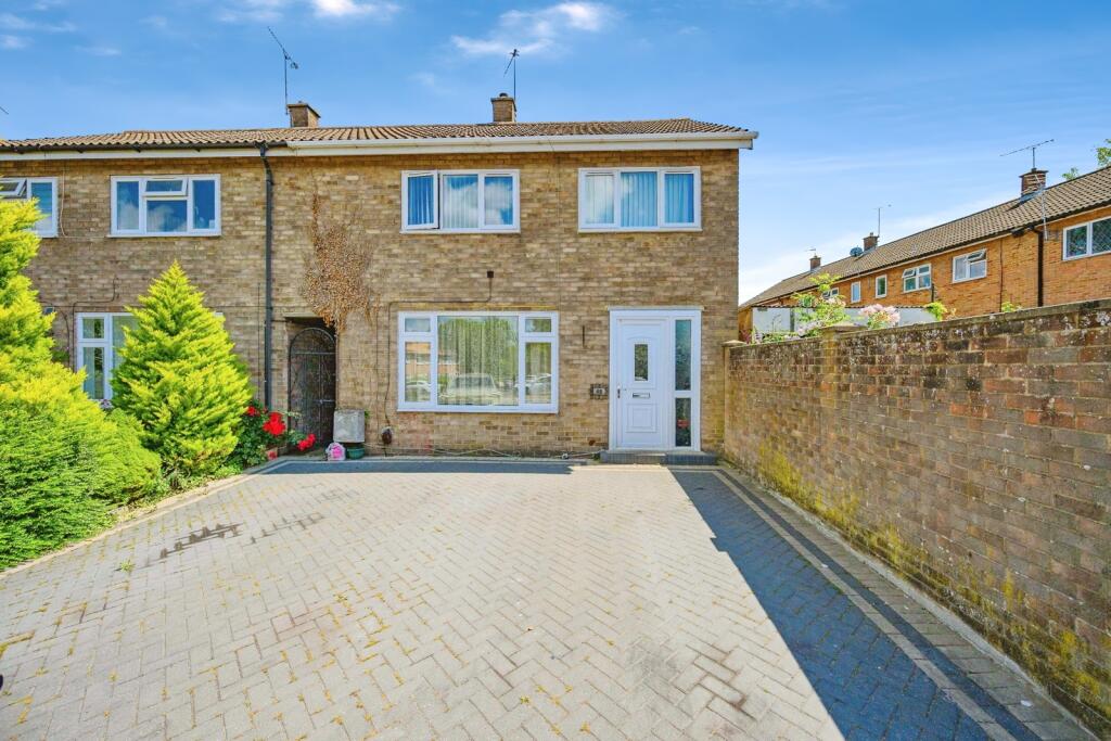 Main image of property: Tithe Farm Road, Houghton Regis, Dunstable, Bedfordshire, LU5