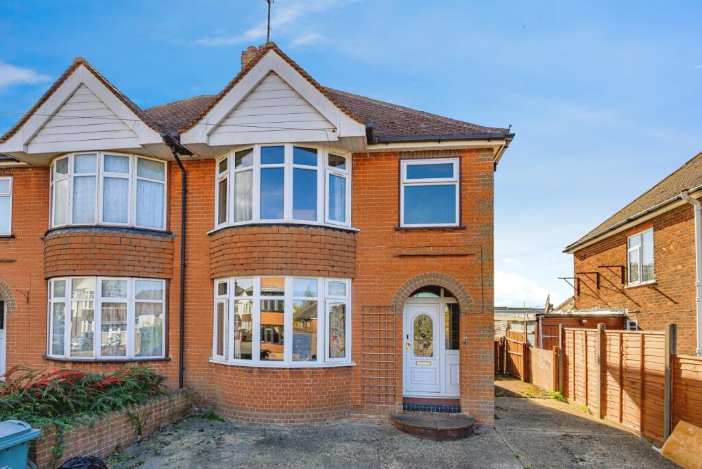 Main image of property: Liscombe Road, Dunstable, Bedfordshire, LU5