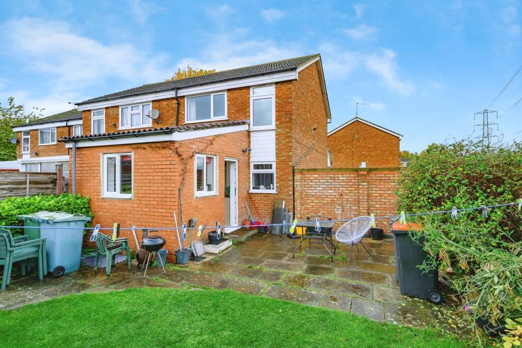 Main image of property: Long Meadow, Houghton Regis, Dunstable, Bedfordshire, LU5
