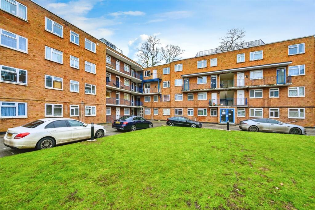 Main image of property: Viceroy Court, High Street South, Dunstable, Bedfordshire, LU6