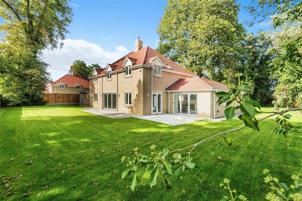 5 bedroom detached house for sale in Church Street, Clifton, Shefford