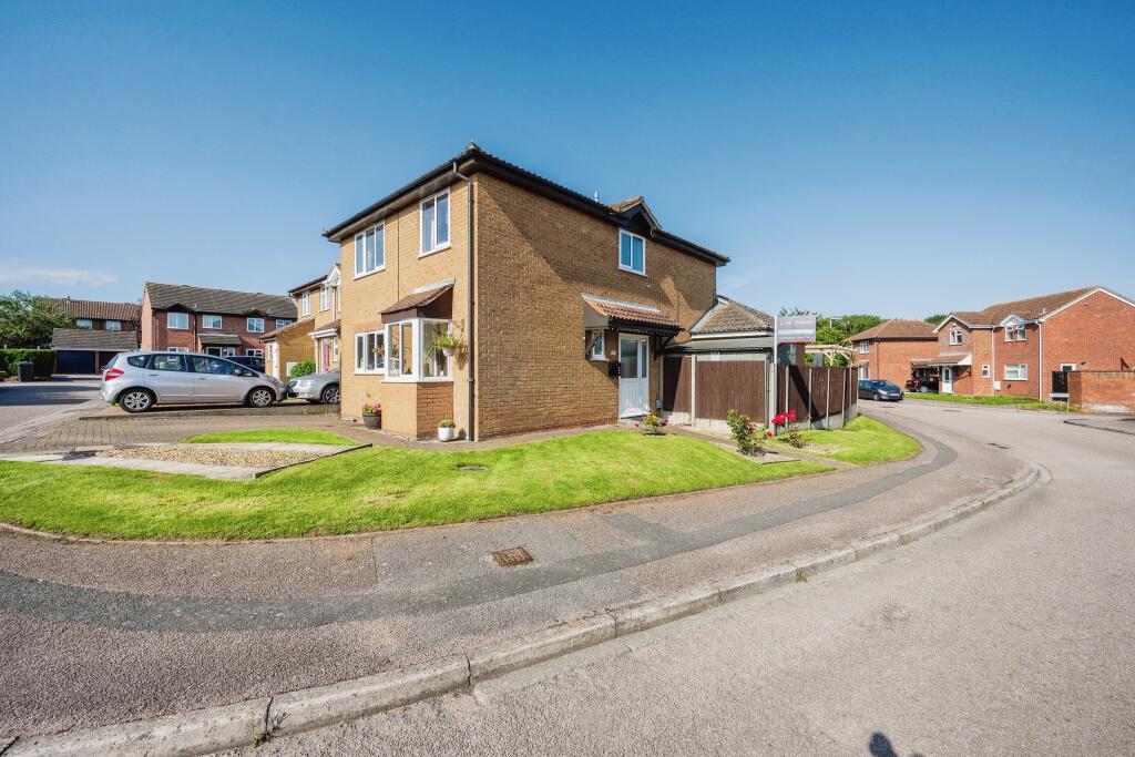 4 bedroom detached house for sale in Conway Drive, Flitwick, Bedford