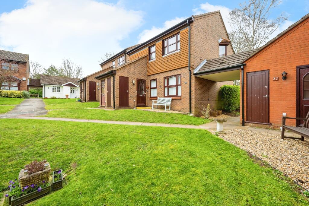 1 bedroom flat for sale in Preston Close, Ampthill, Bedford, Bedfordshire, MK45